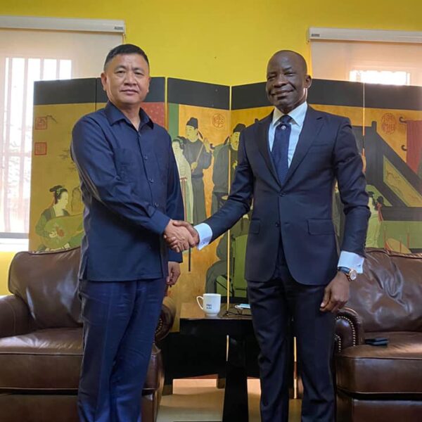 Presidente da Câmara de Comércio Angola-China reúne-se com um dos maiores Investidores empresarial da China