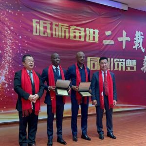 Read more about the article Presidente da câmara de comércio Angola-China é condecorado pelos seus feitos na promoção da notoriedade as empresas chinesas em Angola