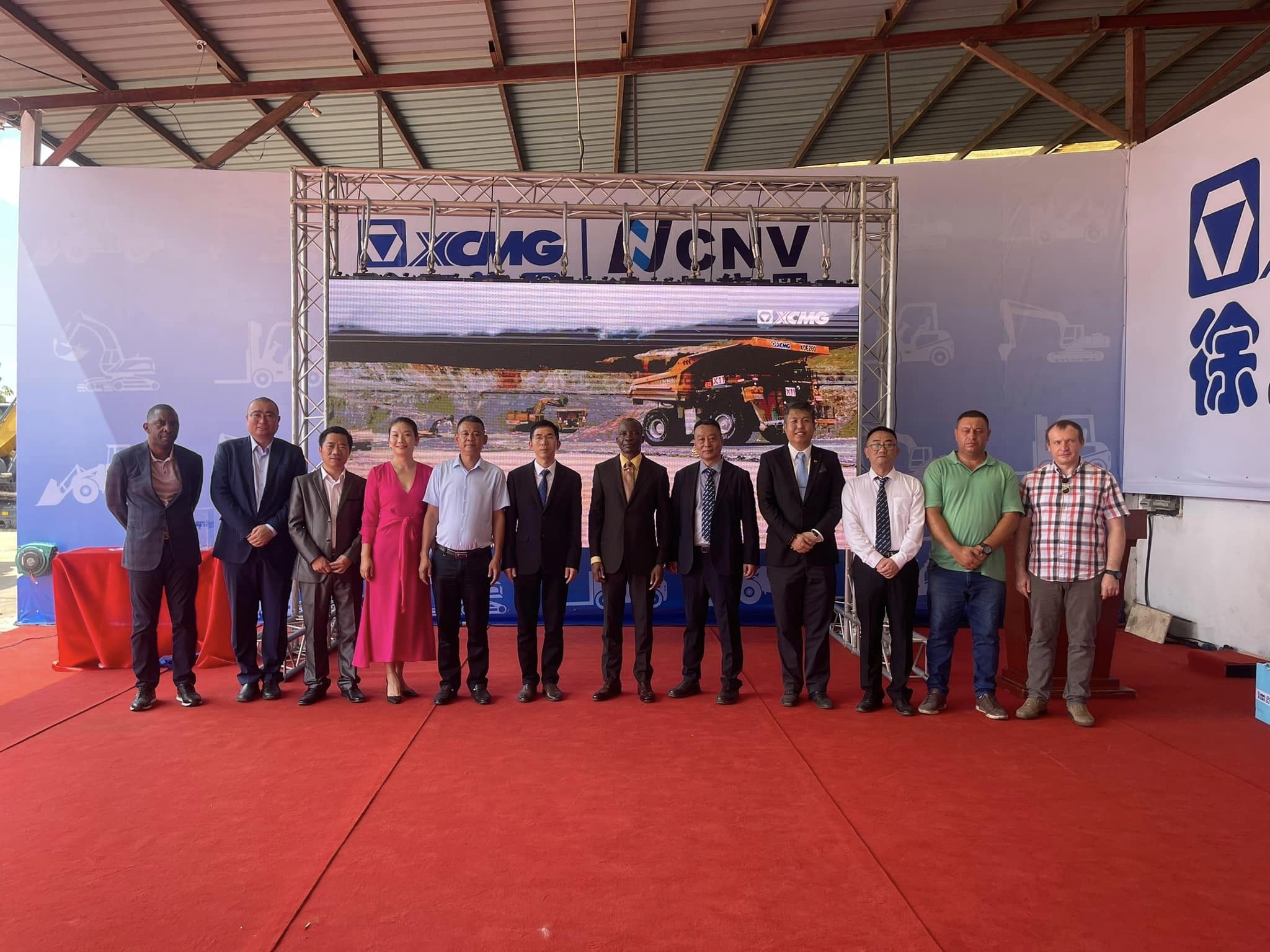 Read more about the article DIREÇÃO DA CÂMARA DE COMÉRCIO ANGOLA-CHINA MARCA PRESENÇA NA EXPOSIÇÃO DE MÁQUINAS DA XCMG ANGOLA