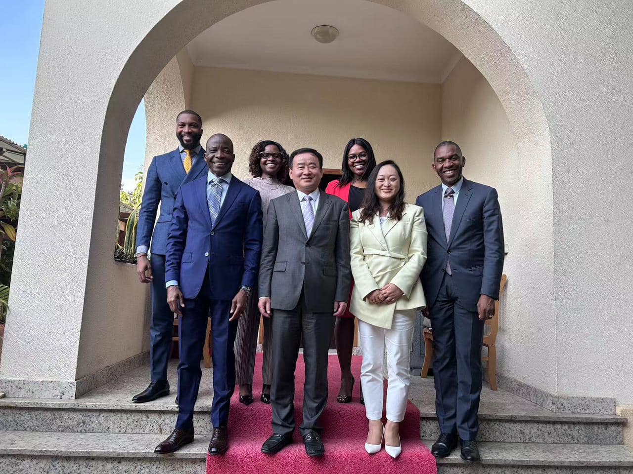 You are currently viewing EMBAIXADA DA CHINA EM ANGOLA E CAC SENTAM-SE A MESMA MESA PARA ABORDAR SOBRE O FÓRUM