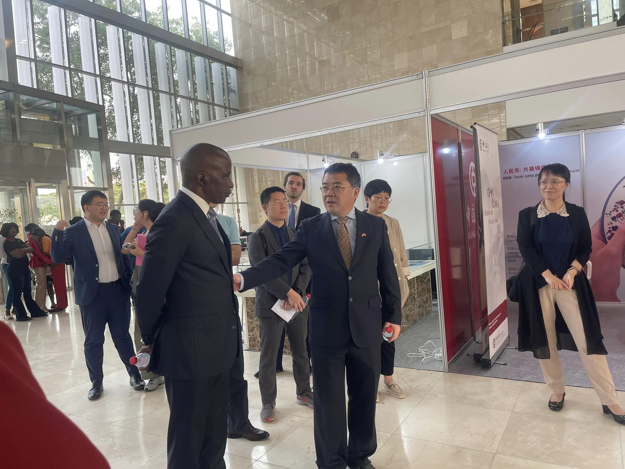 You are currently viewing FALTA UM DIA PARA O FORÚM DE NEGÓCIOS ANGOLA-CHINA, EMBAIXADOR GONG TAO, ACOMPANHA A PAR E PASSO OS PREPARATIVOS, NA PRESENÇA DOS PRESIDENTES DA ACECA E CAC