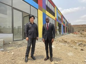 Read more about the article PRESIDENTE DA CÂMARA DE COMÉRCIO ANGOLA-CHINA VISITA O PROJETO NOVA ERA CENTRO COMERCIAL