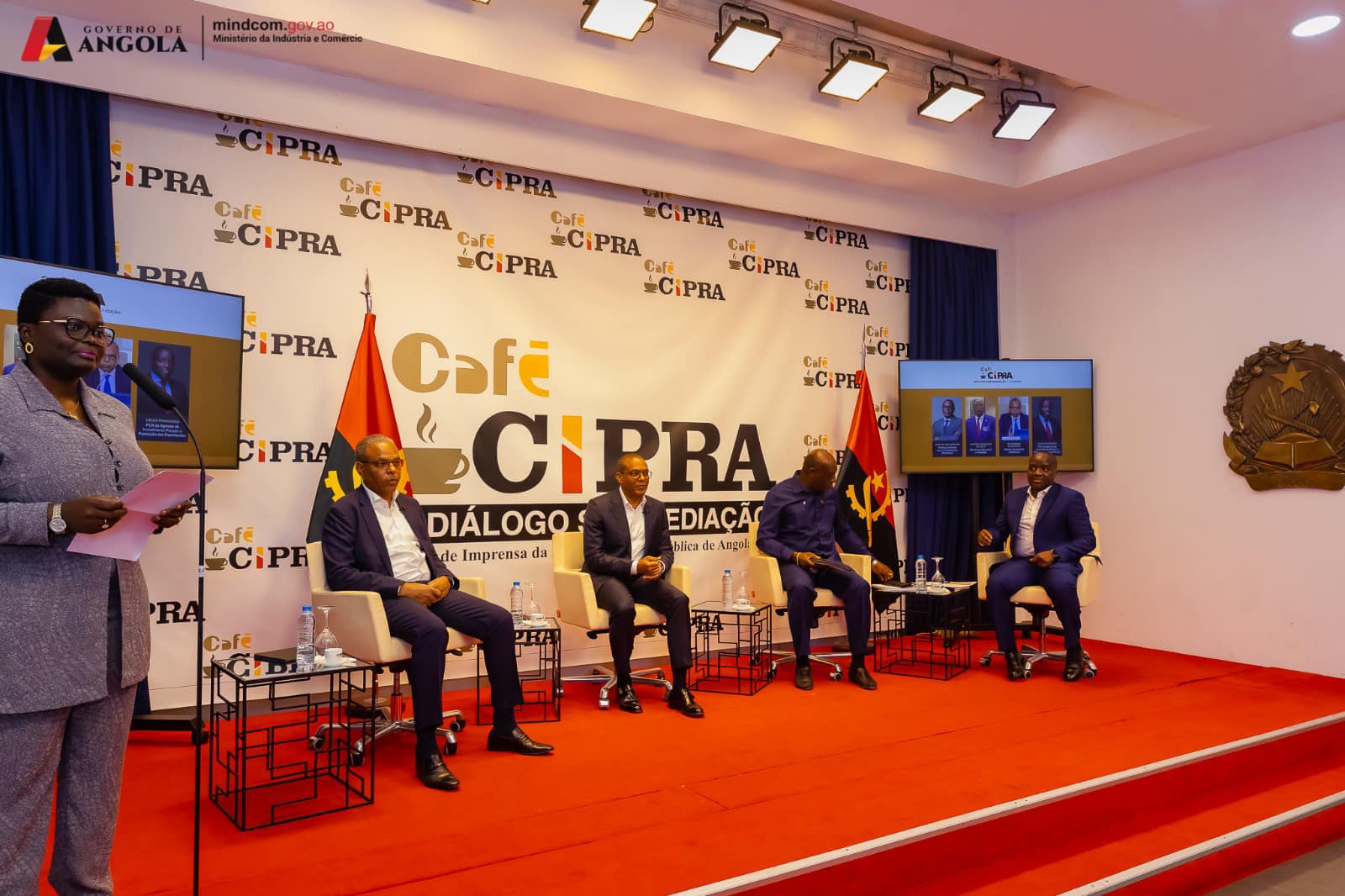 Read more about the article IMPACTO DO INVESTIMENTO PRIVADO NO SECTOR PRODUTIVO FOI O TEMA EM ABORDAGEM NO DIÁLOGO SEM MEDIAÇÃO DO CAFÉ CIPRA