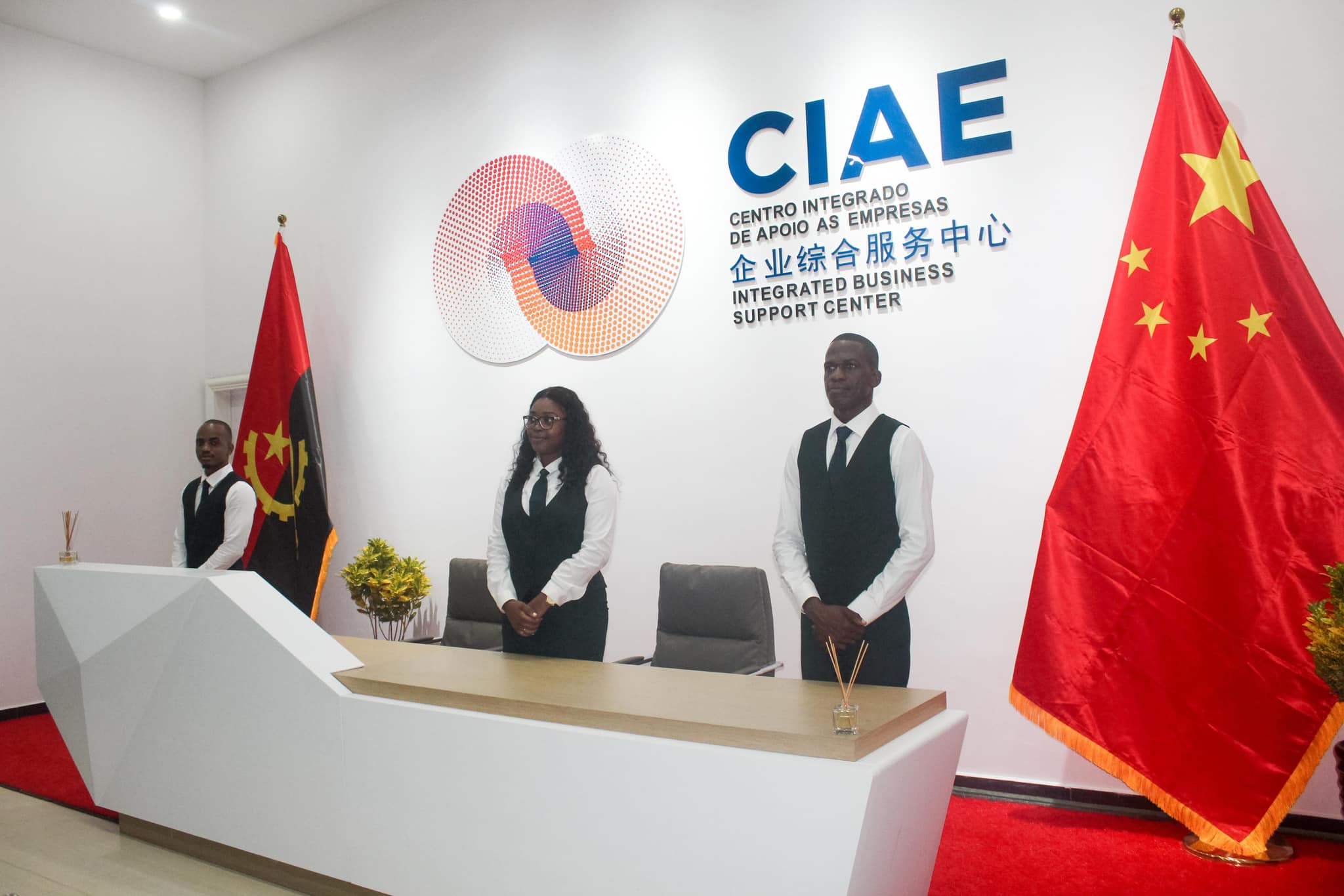 Read more about the article Inauguração do Centro integrado de apoio às empresas CIAE, que teve lugar no distrito urbano do Camama
