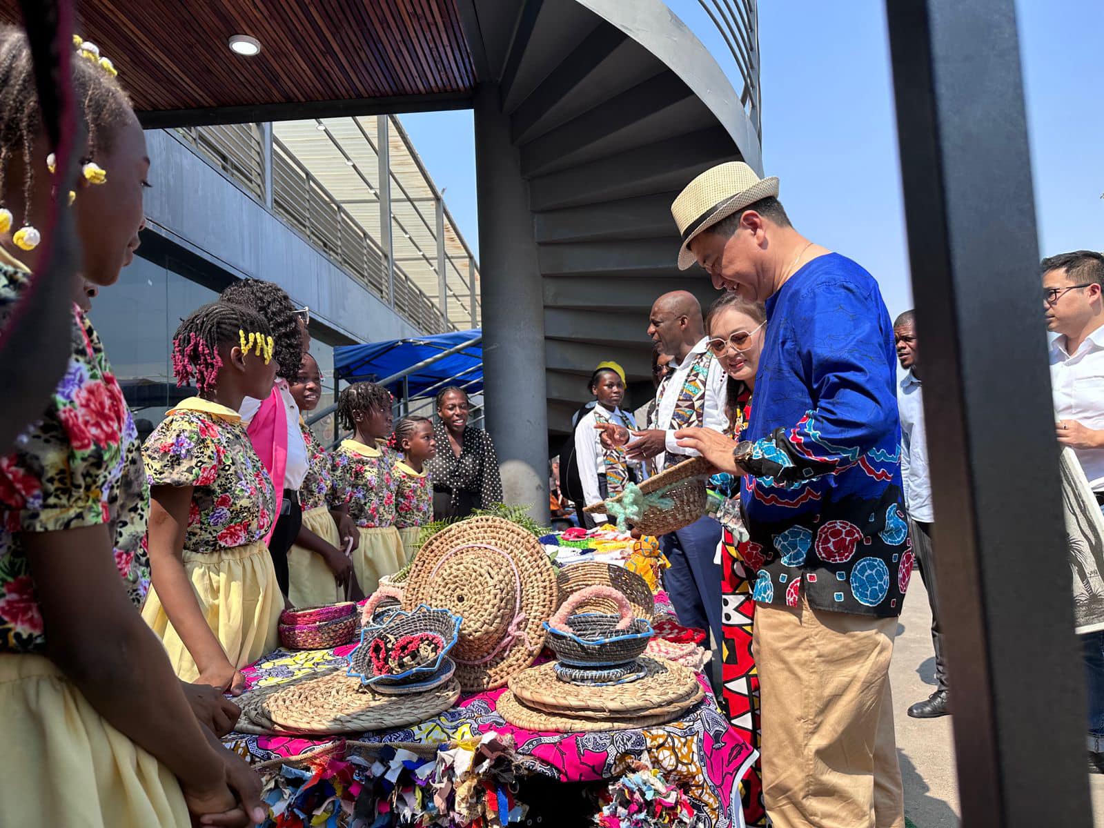 Read more about the article Com euforia e alegria entre angolanos e chineses marca a abertura do primeiro festival, África, sabores e cultura