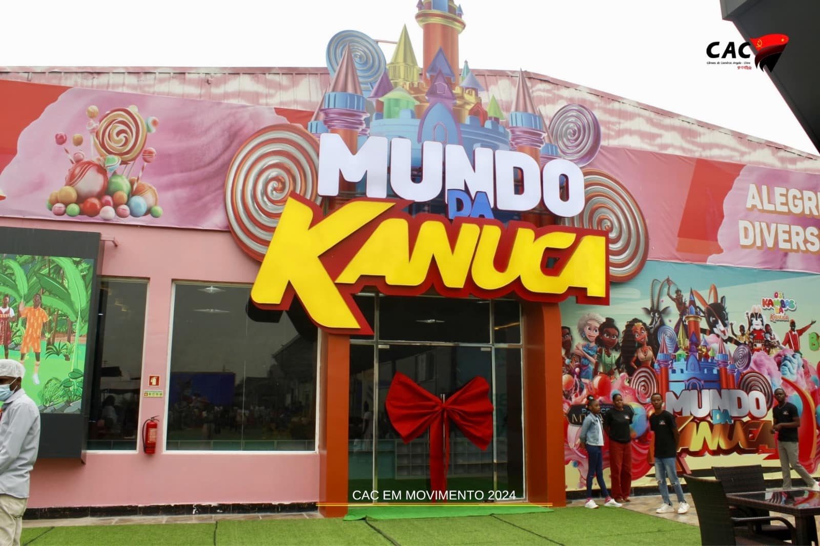 Read more about the article Shopping kikuxi festeja primeiro aniversário com a inauguração do parque infantil ,mundo da kanuca