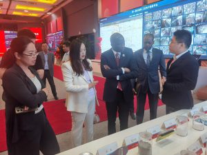 Read more about the article Direcção da Câmara de Comércio Angola-China visita a sede do grupo guolian em beijing