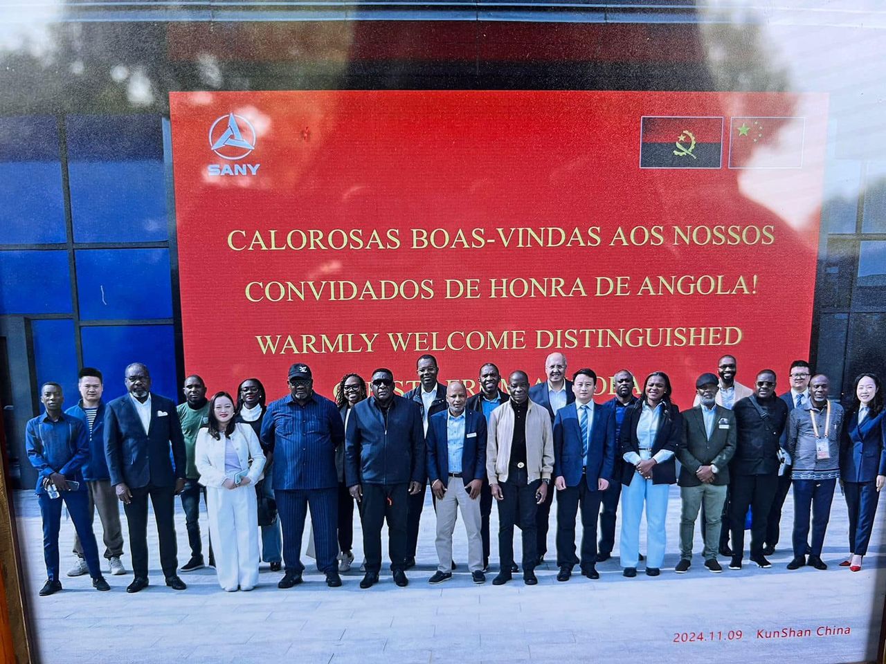 Read more about the article Delegação de Angola em Shangai visita sede da empresa de Máquinas pesadas Sany